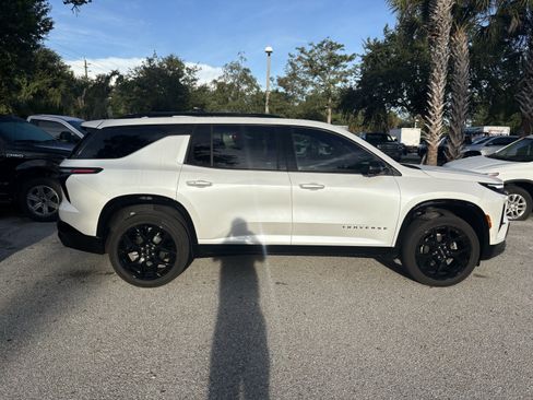 Used 2024 Chevrolet Traverse RS w/ LPO, Floor Liner Package FWD image 7
