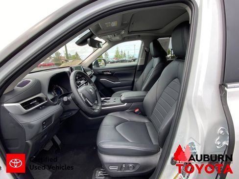 Certified 2024 Toyota Highlander XLE AWD/4WD image 38