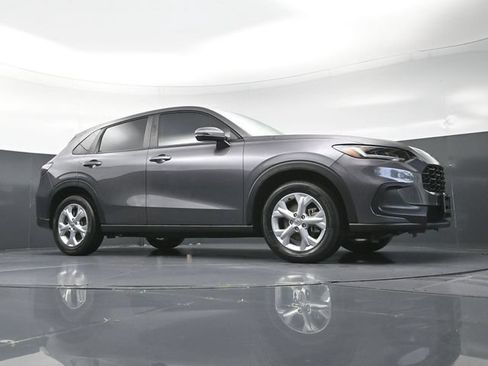 Certified 2025 Honda HR-V LX image 34