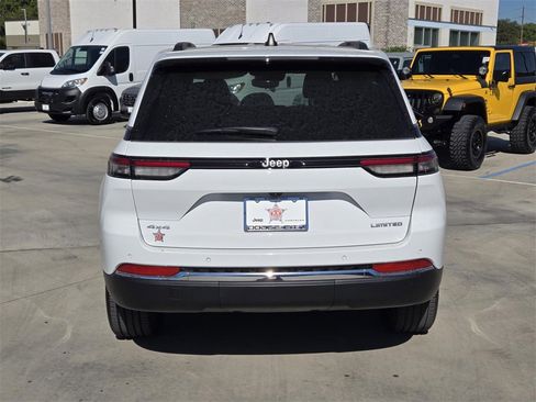 Used 2024 Jeep Grand Cherokee Limited image 5