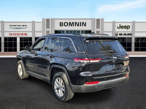 Used 2023 Jeep Grand Cherokee Laredo X AWD/4WD image 4