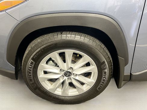 Used 2024 Toyota Corolla Cross LE image 13