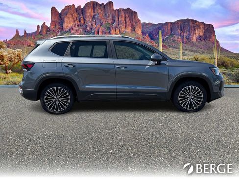 New 2026 Volkswagen Taos SE FWD image 9