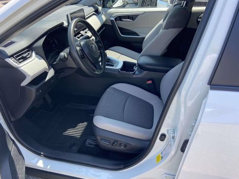 Used 2025 Toyota RAV4 XLE FWD image 11