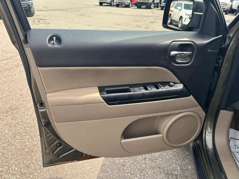 Used 2015 Jeep Patriot Latitude w/ Sun/Sound Group AWD/4WD image 14