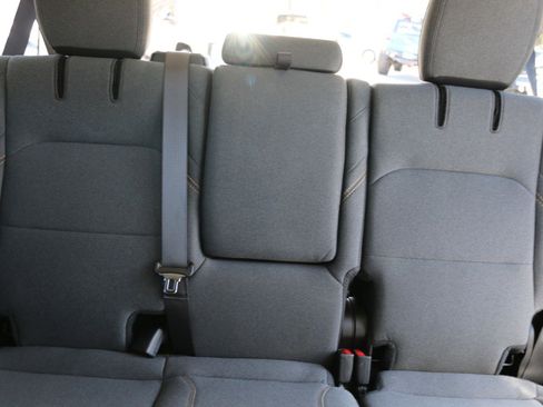 Used 2025 Jeep Wrangler Unlimited Sahara image 25