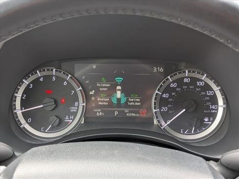 Used 2024 Toyota Highlander XLE image 11