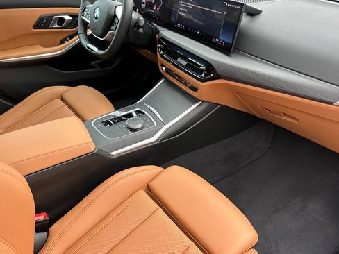 Used 2025 BMW 330i Sedan w/ Premium Package image 19