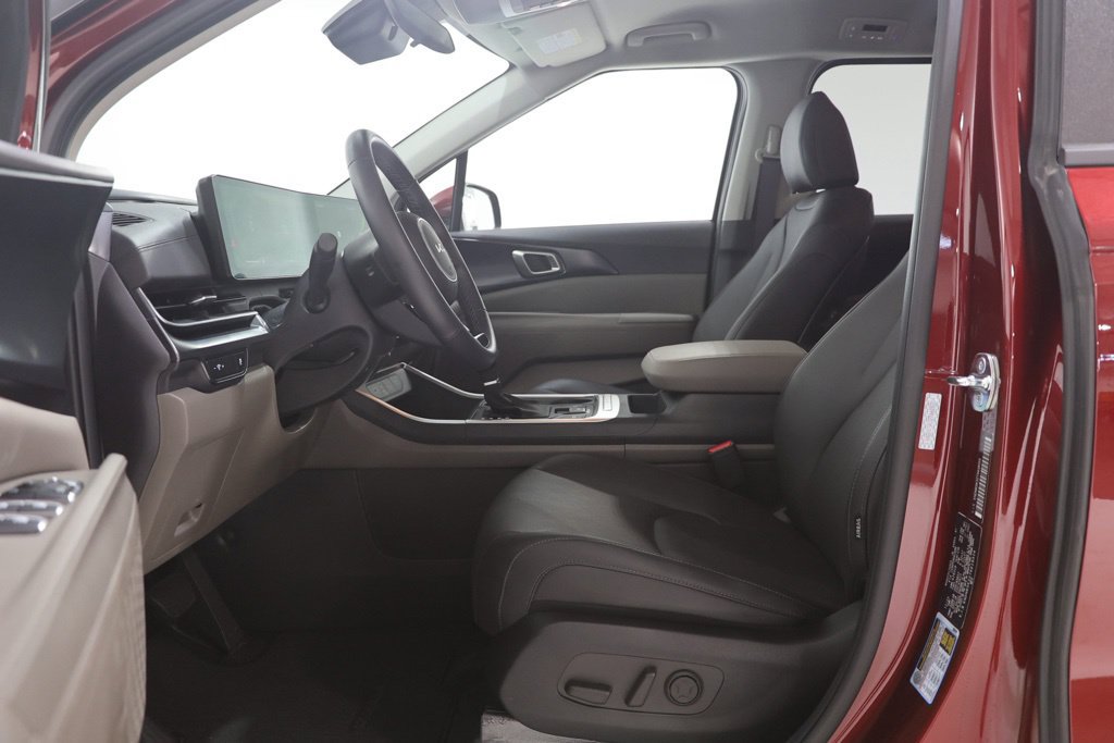 Used 2026 Kia Carnival FWD image 17