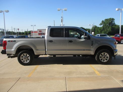 Used 2022 Ford F250 XLT AWD/4WD image 9