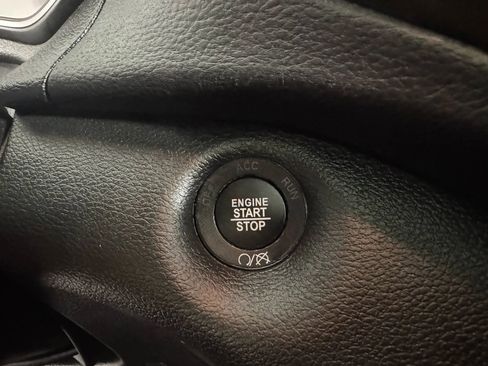 Used 2021 Jeep Cherokee Latitude Lux w/ Sun & Sound Group image 17