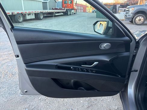 Used 2025 Hyundai Elantra SEL image 20