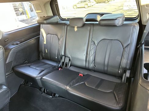 Used 2019 Ford Expedition Platinum image 25