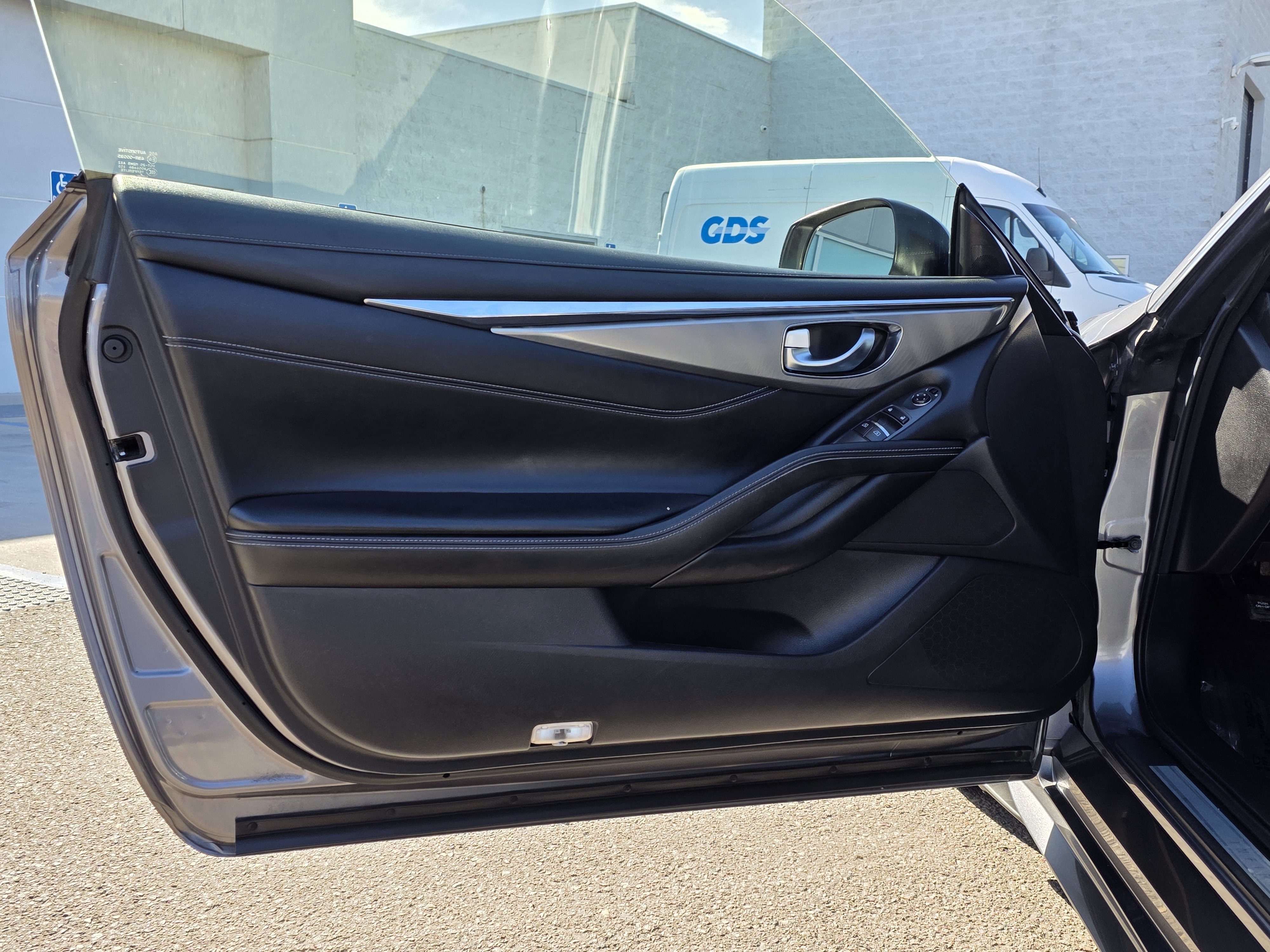 Used 2019 INFINITI Q60 3.0t w/ Cargo Package RWD image 11