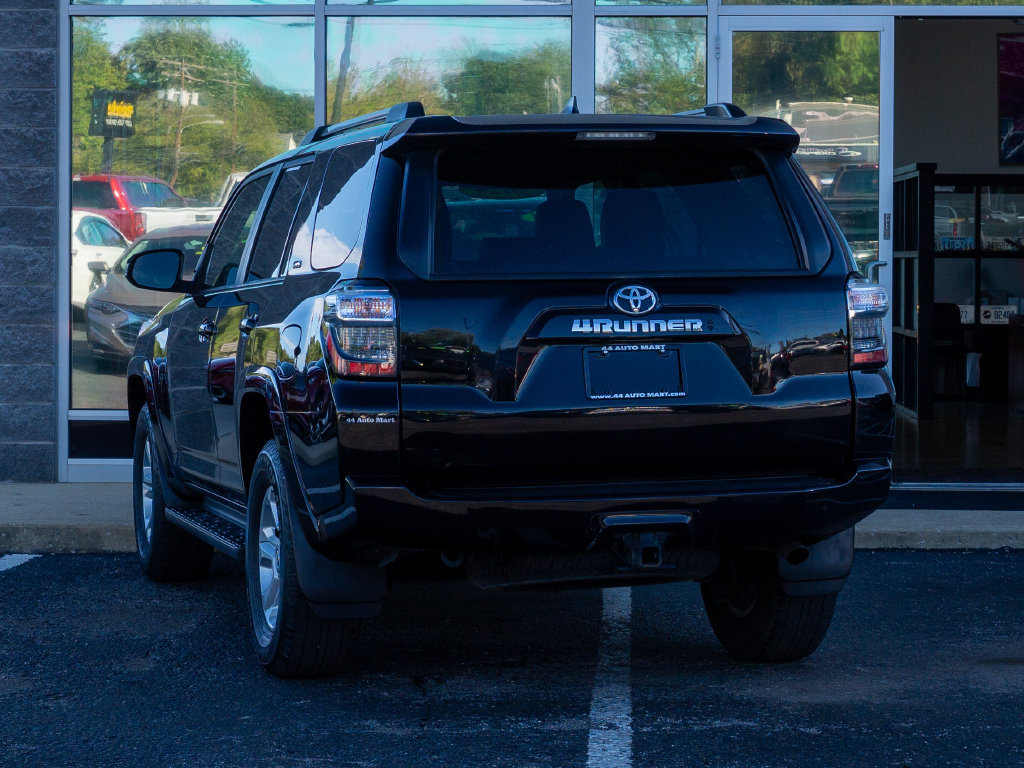 Used 2024 Toyota 4Runner SR5 Premium AWD/4WD image 4