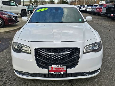 Used 2017 Chrysler 300 S image 2