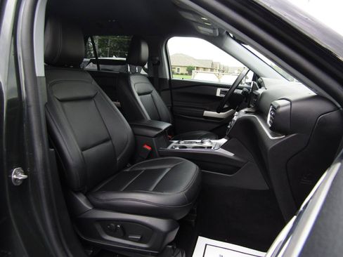 Used 2023 Ford Explorer XLT w/ Equipment Group 202A AWD/4WD image 24