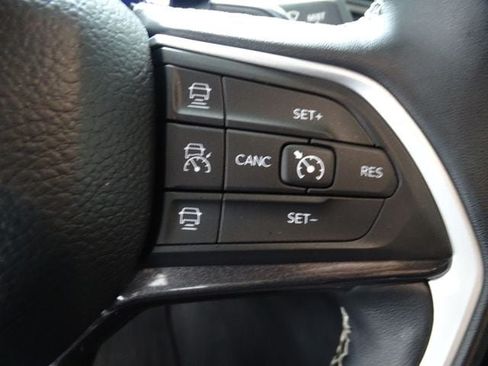 Used 2022 Jeep Grand Cherokee L Laredo AWD/4WD image 8