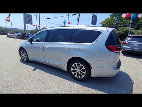 Used 2023 Chrysler Pacifica Pinnacle FWD image 6