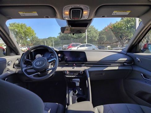 Used 2024 Hyundai Elantra SEL FWD image 10