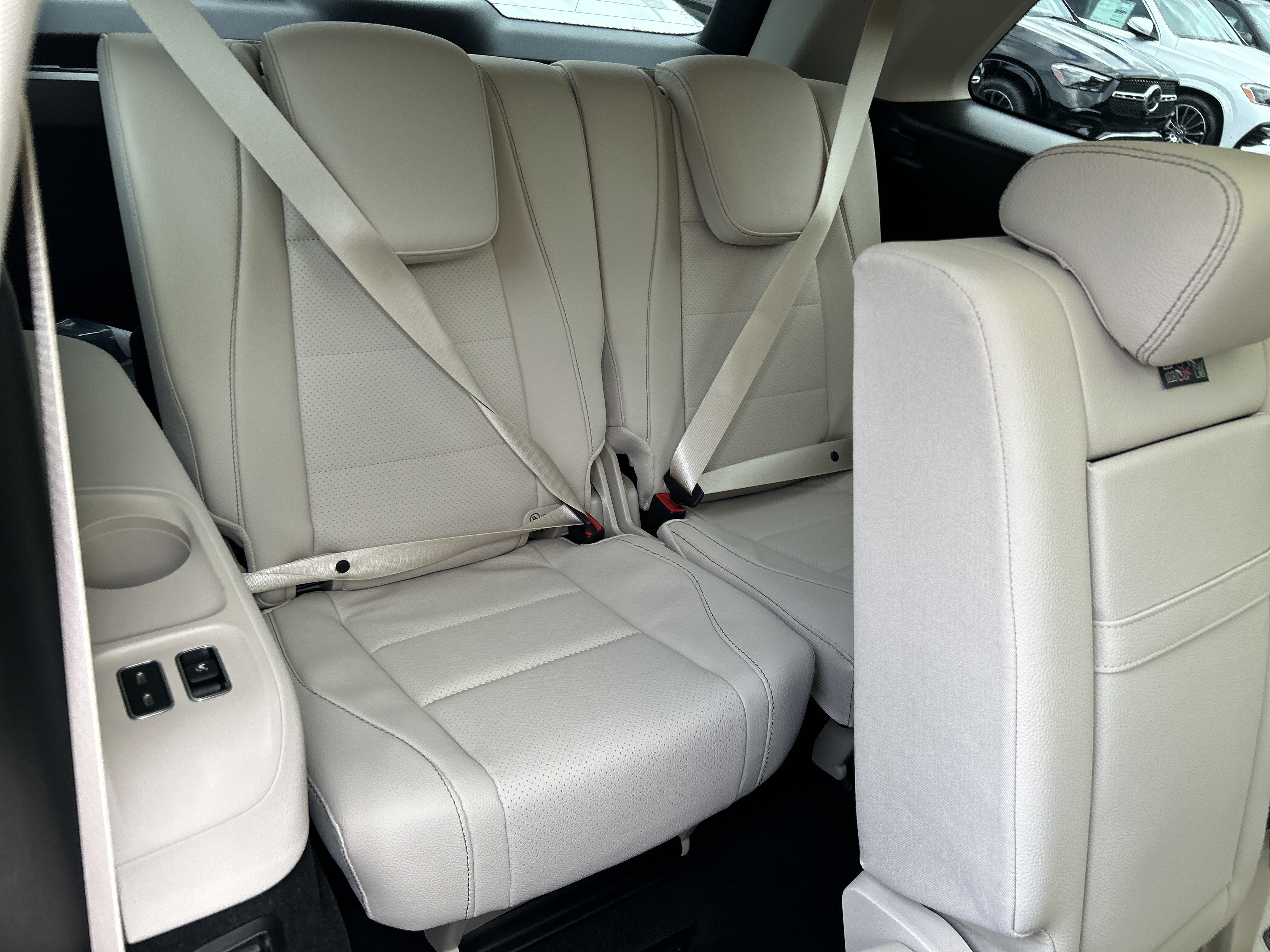 New 2026 Mercedes-Benz GLS 450 4MATIC image 41