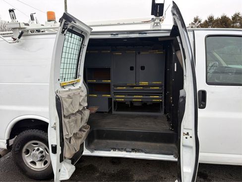 Used 2009 Chevrolet Express 2500 image 10