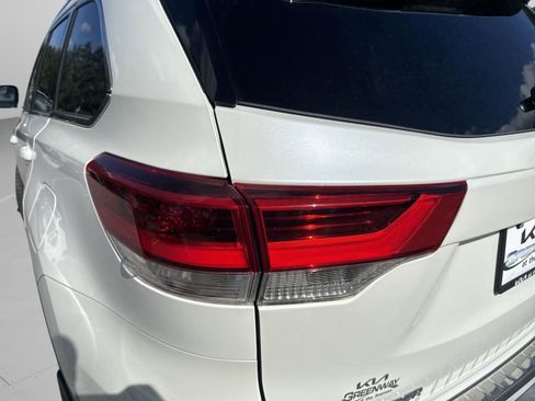 Used 2019 Toyota Highlander Limited image 8