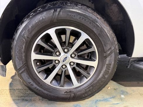 Used 2018 Ford Expedition XLT AWD/4WD image 29
