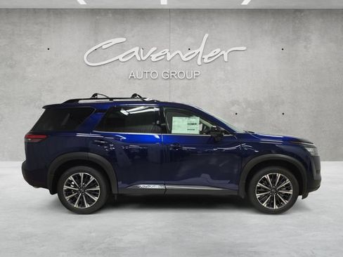 New 2026 Nissan Pathfinder Platinum FWD image 17