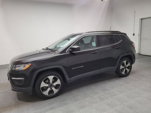Used 2017 Jeep Compass Latitude w/ Popular Equipment Group FWD image 2