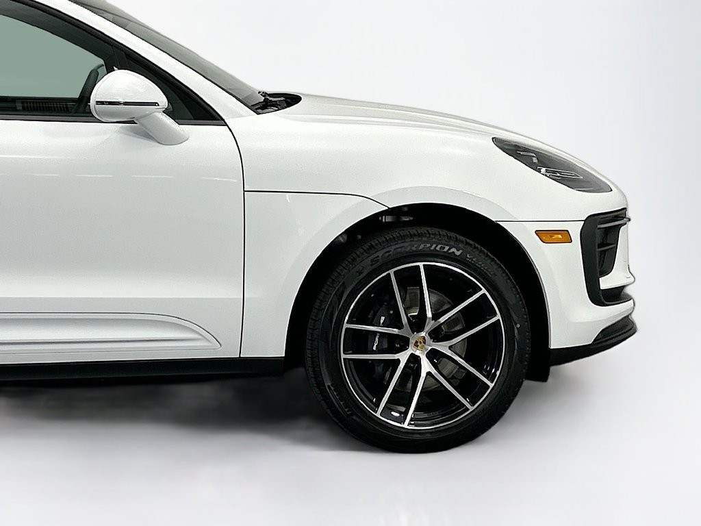 Used 2026 Porsche Macan AWD/4WD image 11