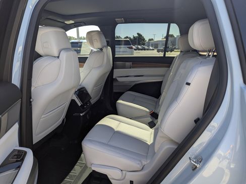New 2026 Cadillac Vistiq Sport w/ LPO, Floor Liner Package AWD/4WD image 25