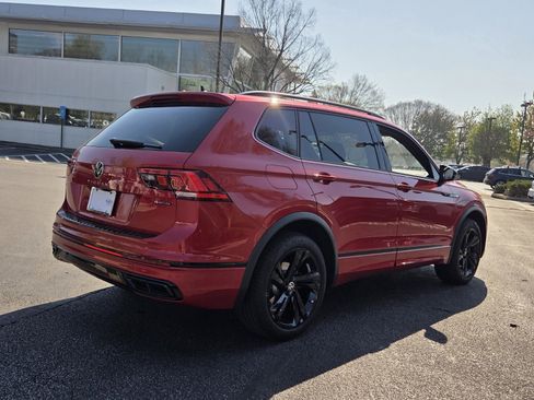 Used 2024 Volkswagen Tiguan SE R-Line image 5