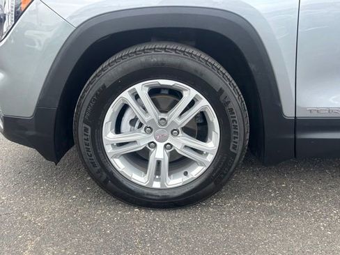 Used 2023 GMC Terrain SLE w/ Driver Convenience Package FWD image 12