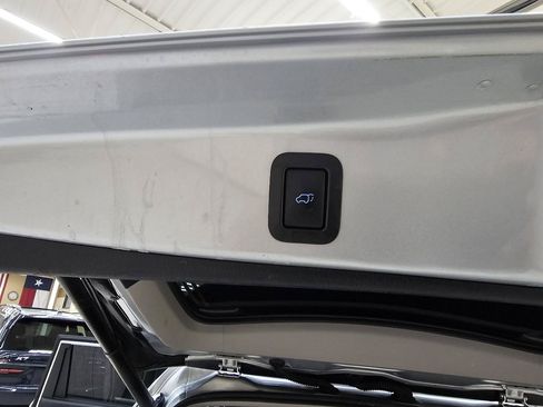 Used 2019 Toyota Highlander XLE FWD image 15