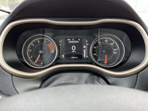 Used 2017 Jeep Cherokee Latitude w/ Cold Weather Group image 12