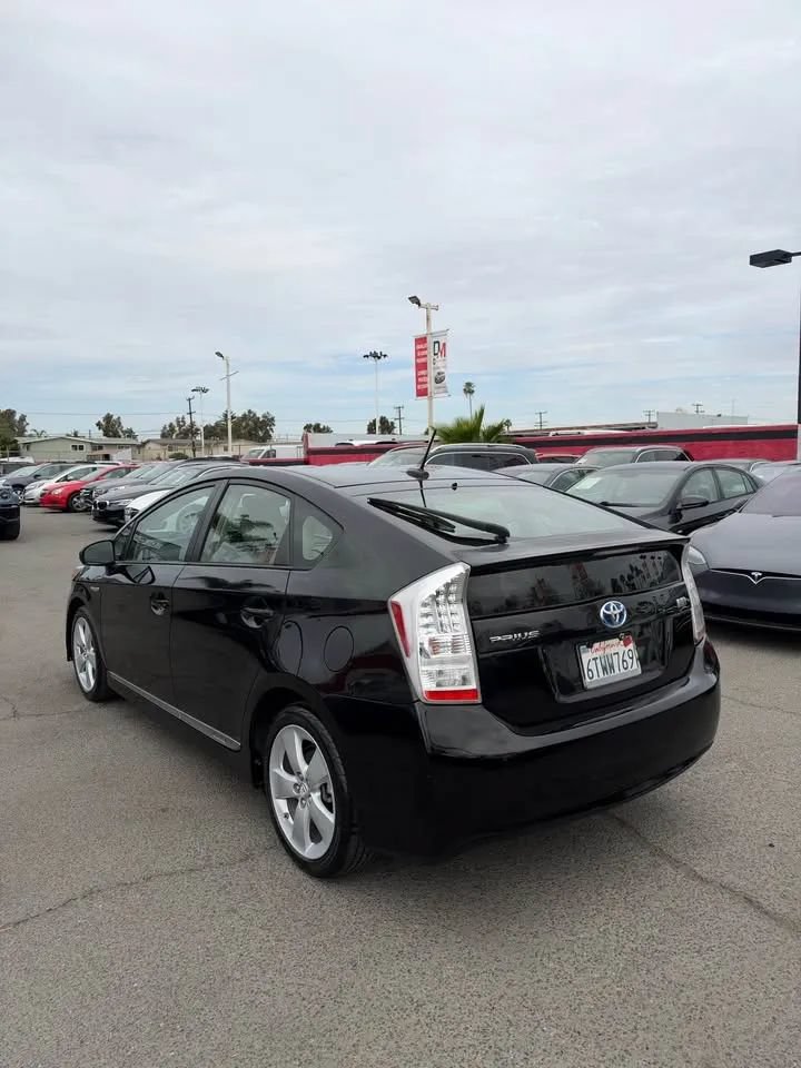 Used 2011 Toyota Prius Five w/ Navigation Pkg FWD image 3