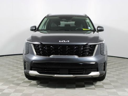 Used 2024 Kia Sorento S image 32