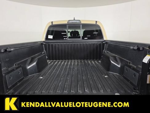 Used 2017 Toyota Tacoma SR5 w/ Tow Package AWD/4WD image 12