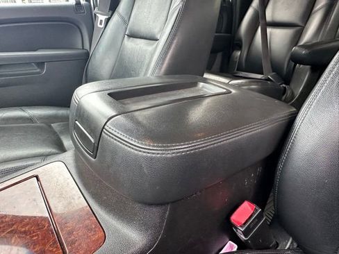 Used 2014 Chevrolet Suburban LTZ AWD/4WD image 11