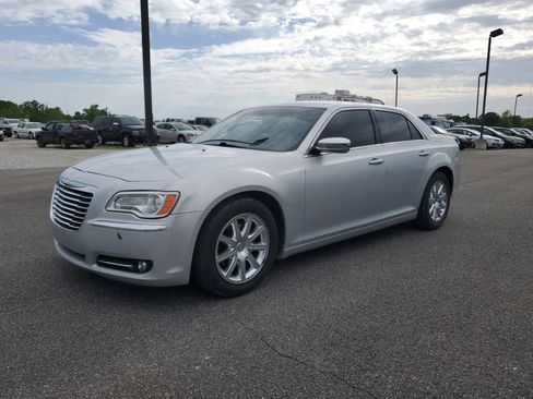 Used 2012 Chrysler 300 Limited image 3