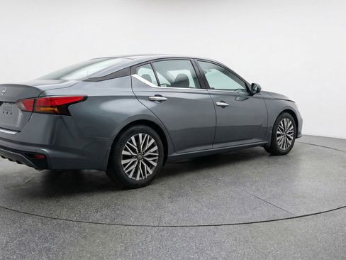 Used 2025 Nissan Altima 2.5 SV image 9