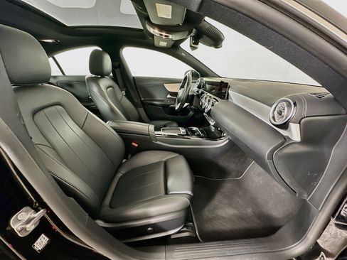 Used 2025 Mercedes-Benz CLA 250 4MATIC image 30