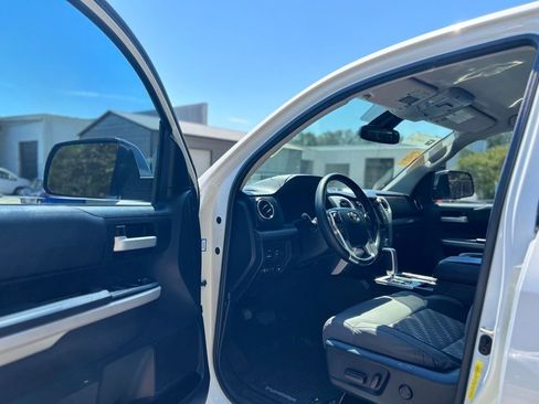 Used 2018 Toyota Tundra SR5 w/ SR5 Upgrade Package image 9