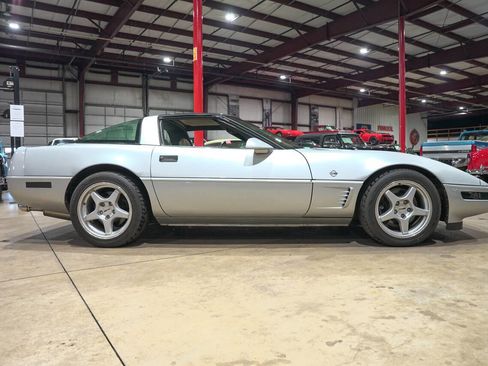 Used 1996 Chevrolet Corvette Coupe image 10