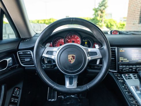 Used 2016 Porsche Panamera RWD image 13