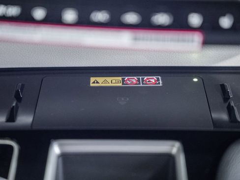 New 2026 Toyota Sienna Platinum image 25