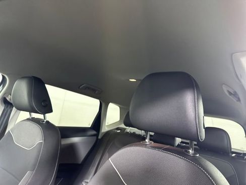 Used 2024 Volkswagen Taos SE image 12