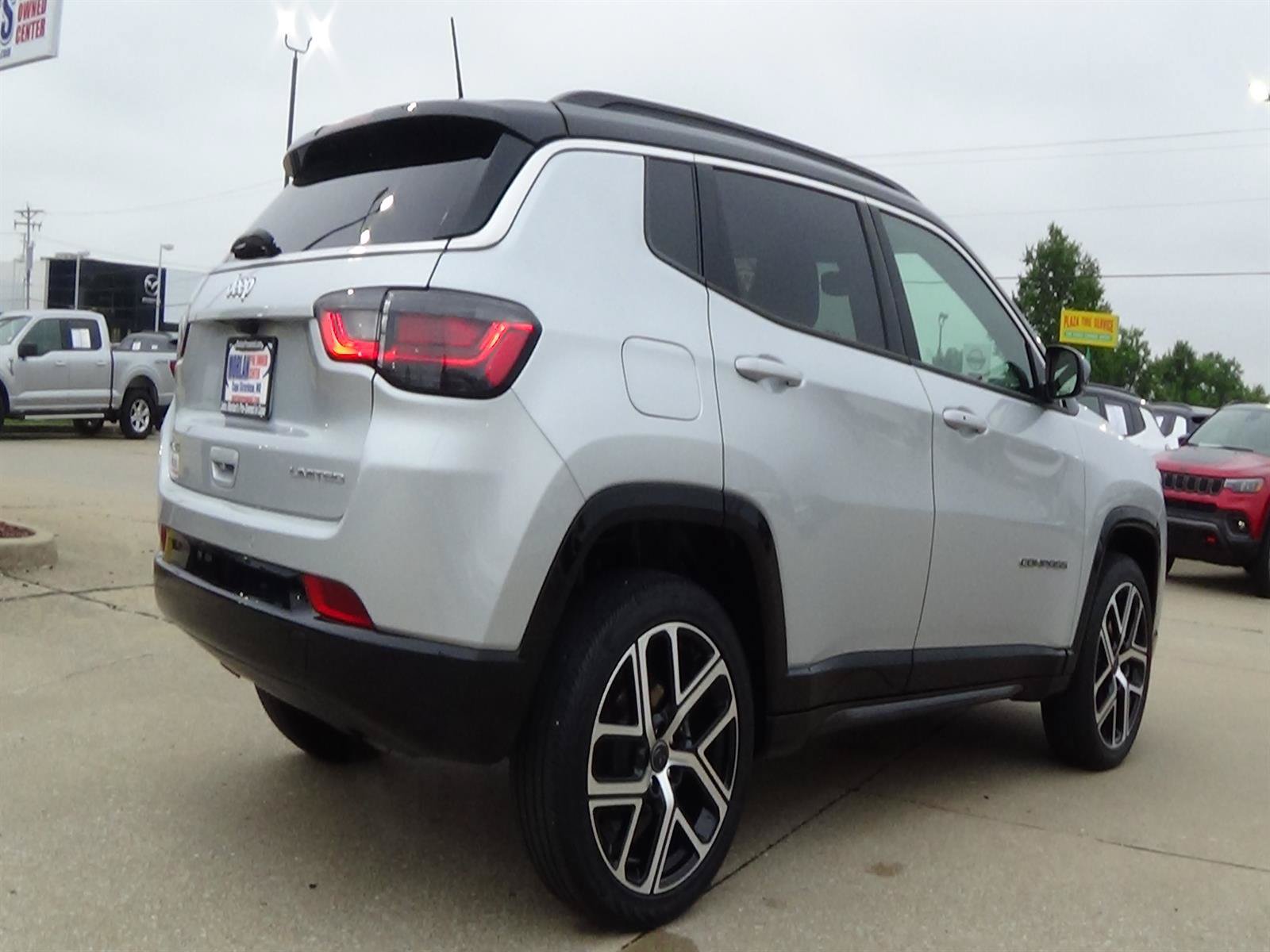 Certified 2025 Jeep Compass Limited w/ Elite Group AWD/4WD image 5