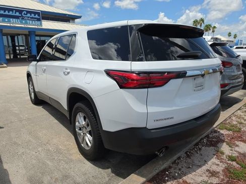 Used 2023 Chevrolet Traverse LS FWD image 4